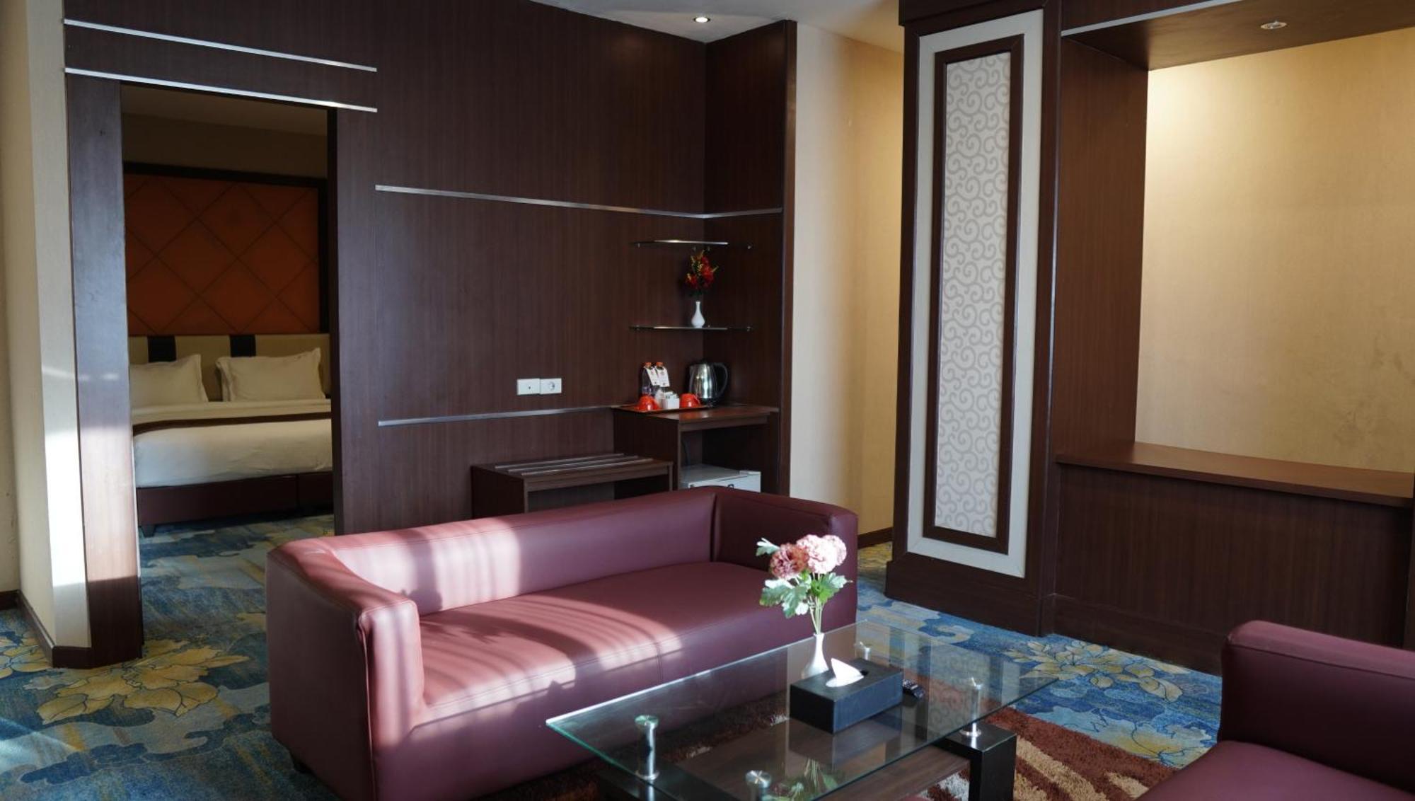 New Hollywood Hotel Pekanbaru Eksteriør billede